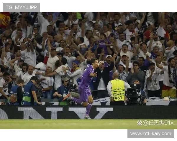 欧冠比赛日全球观赛热潮，伯纳乌球场涌入8万球迷